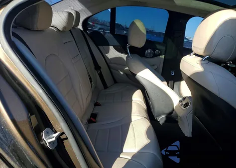 2015 Mercedes-Benz C 300 4Matic из США, поврежденный, VIN 55SWF4KB2FU072535